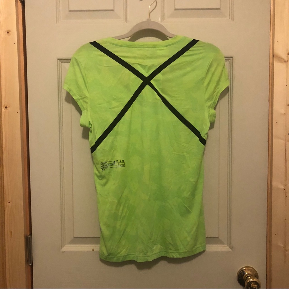 NWT Rebook T-shirt - Picture 2 of 2